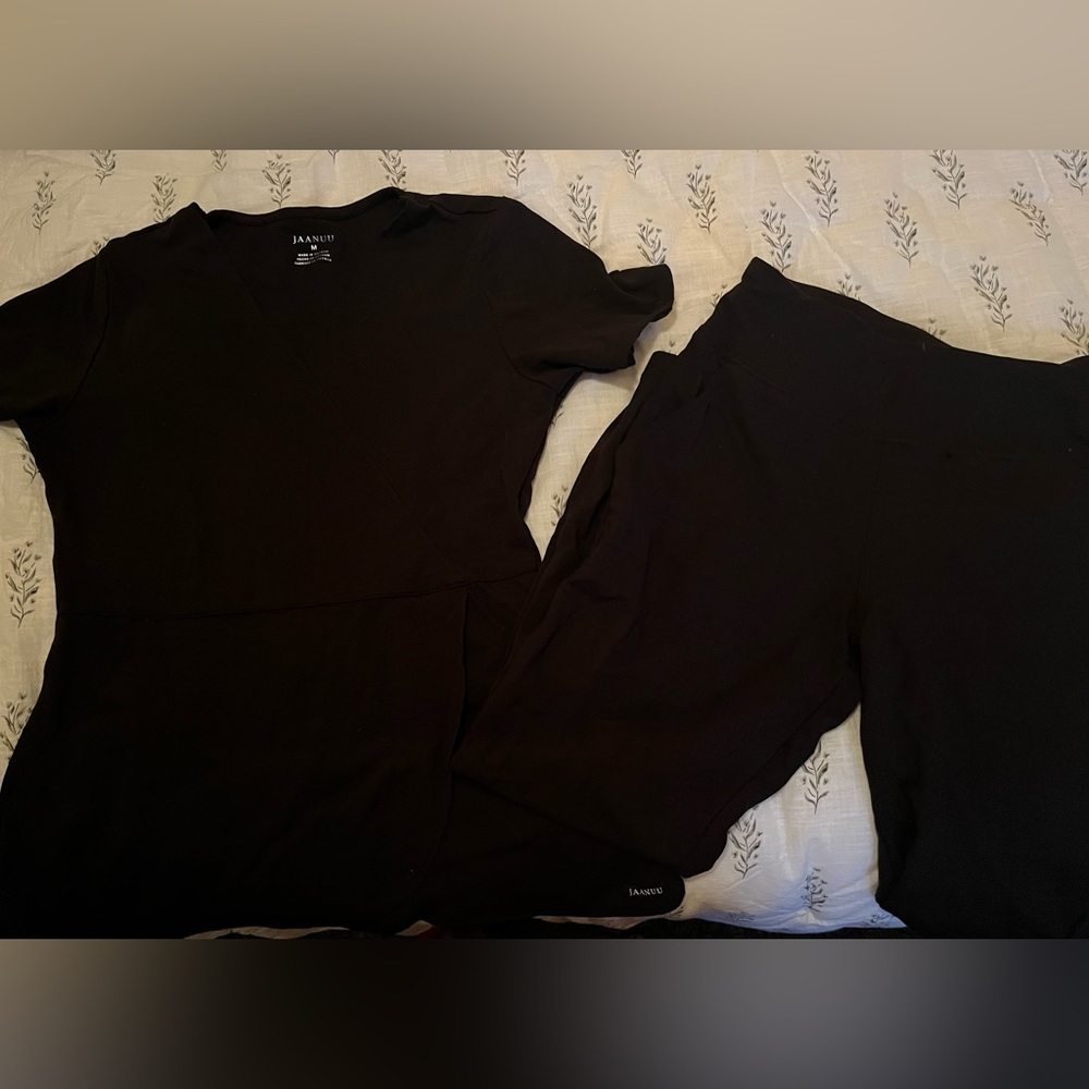 JAANUU scrub set. Black. Top M, bottoms MP.